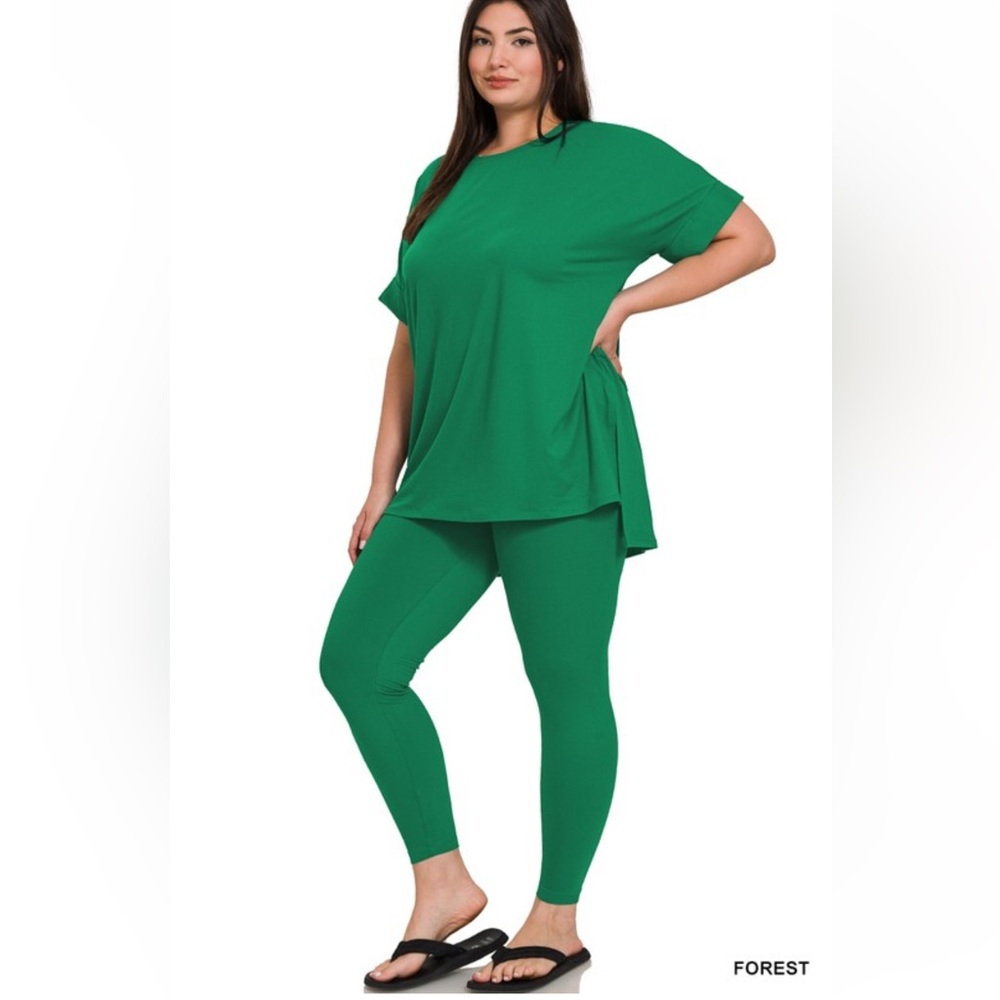 69. Women’s Kelly Green Crewneck Lounge Set
